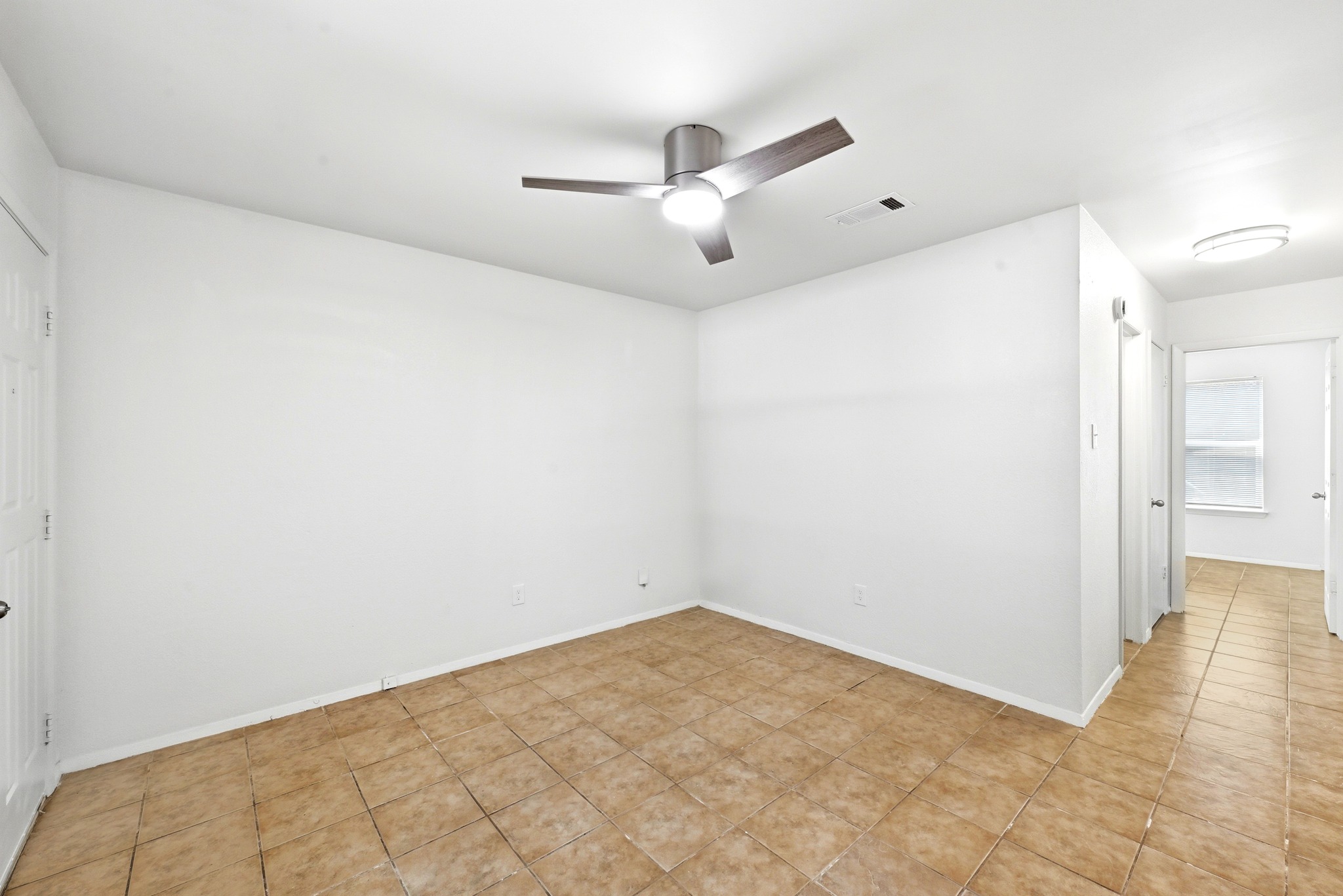 910 Bret Lane, Unit A Austin, TX 78721 - Photo 6 of 35 Gallery Image 6