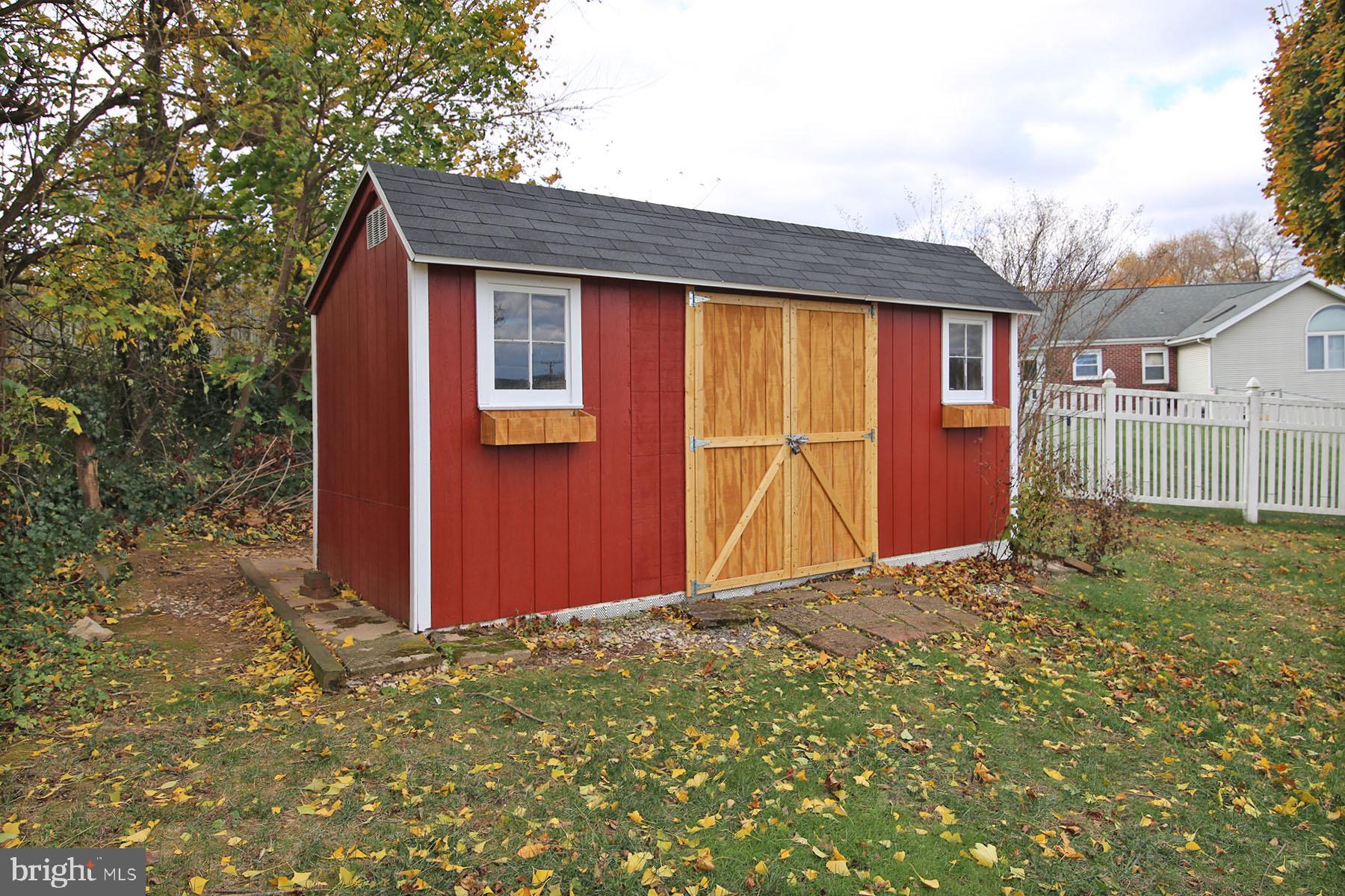 1011 State Drive Lebanon, PA 17042 - Photo 11 of 34 a backyard of a house