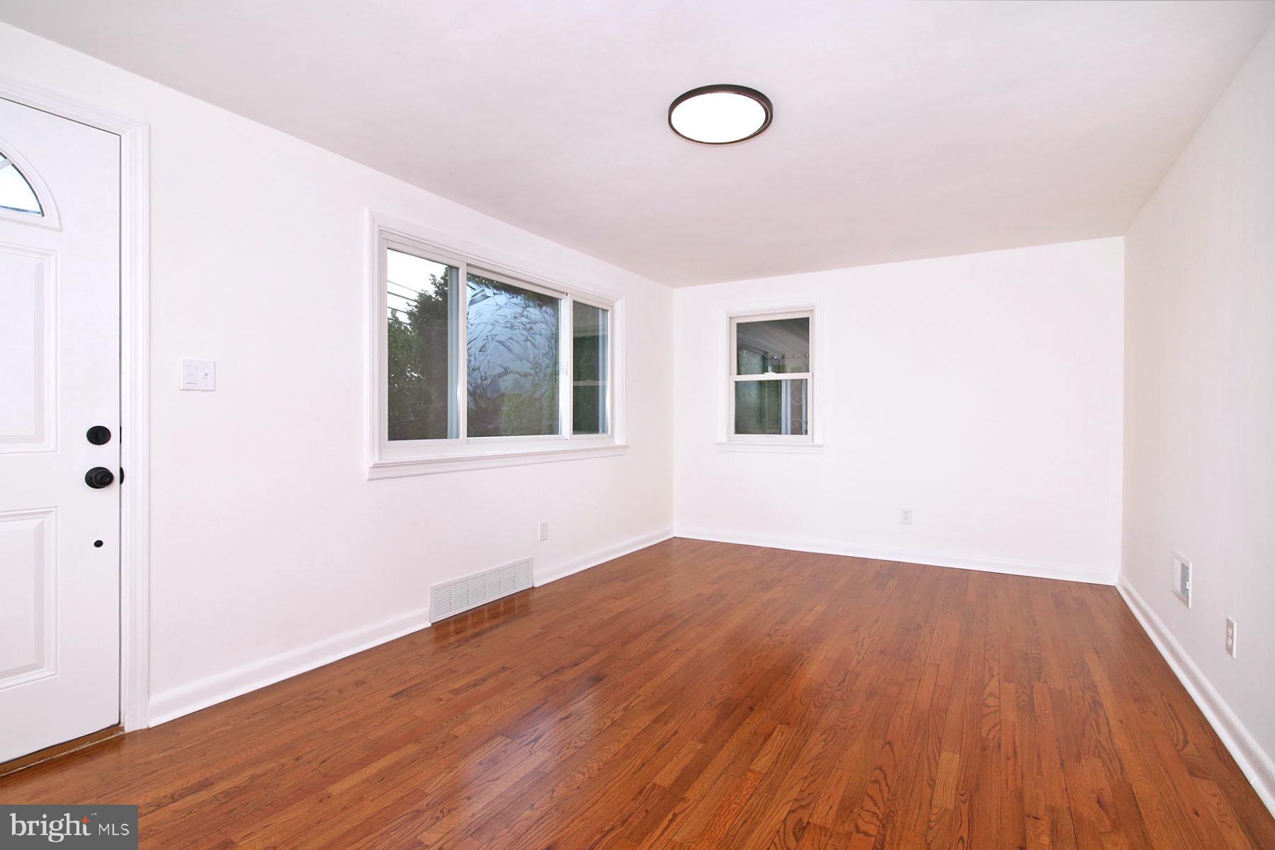 1011 State Drive Lebanon, PA 17042 - Photo 25 of 34 an empty room with wooden floor and windows