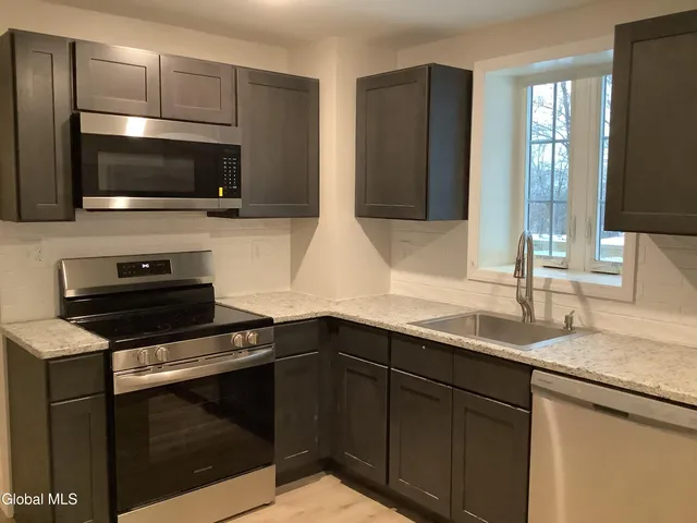 $2,100 | 535 Congress Street, Unit 2, Troy, NY 12180