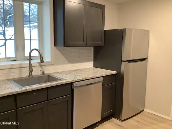 $1,950 | 535 Congress Street, Unit 2, Troy, NY 12180