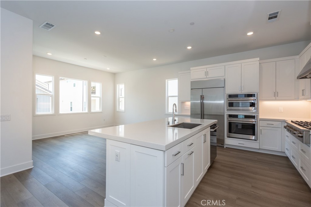 136 Seep Irvine, CA 92618 - Photo 15 of 32
