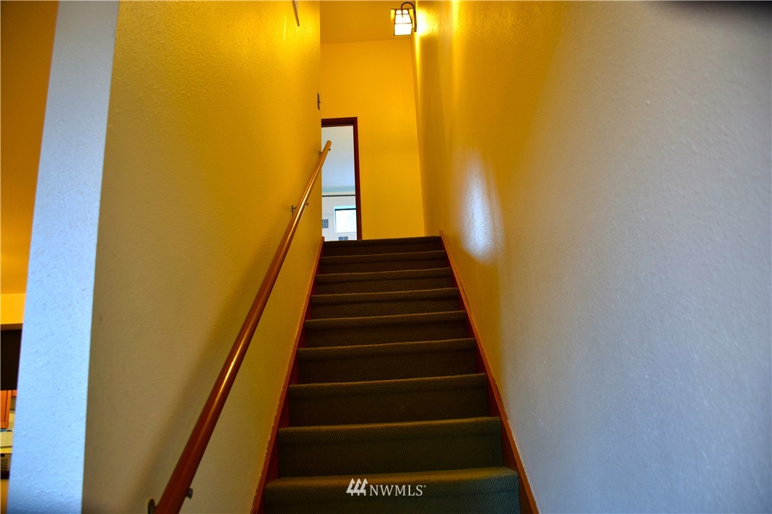 8835 Midvale Avenue North Seattle, WA 98103 - Photo 15 of 24