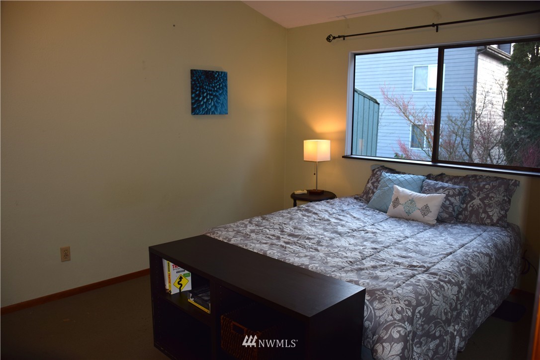 8835 Midvale Avenue North Seattle, WA 98103 - Photo 18 of 24