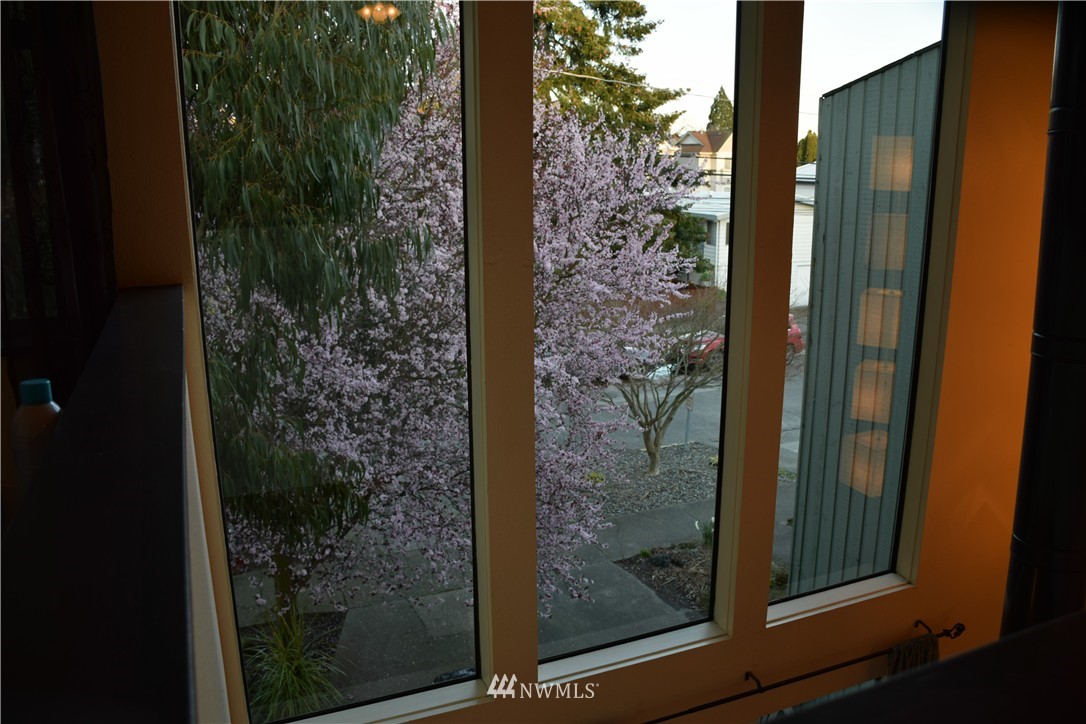 8835 Midvale Avenue North Seattle, WA 98103 - Photo 21 of 24