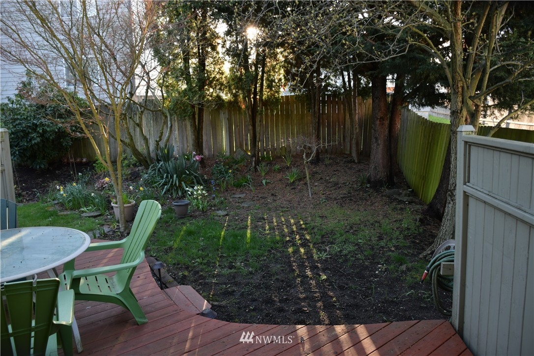 8835 Midvale Avenue North Seattle, WA 98103 - Photo 22 of 24