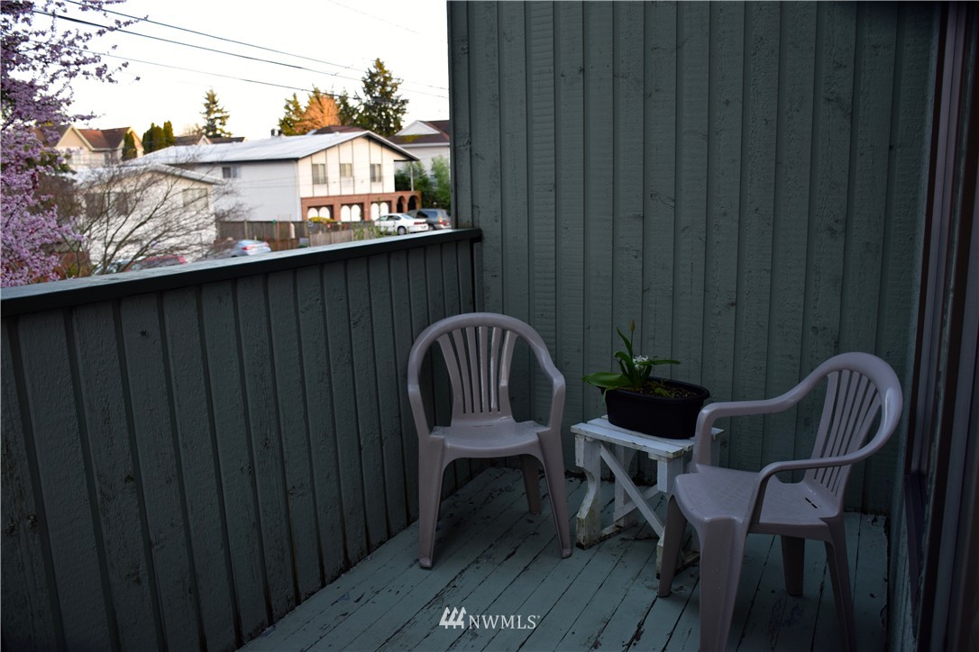 8835 Midvale Avenue North Seattle, WA 98103 - Photo 24 of 24