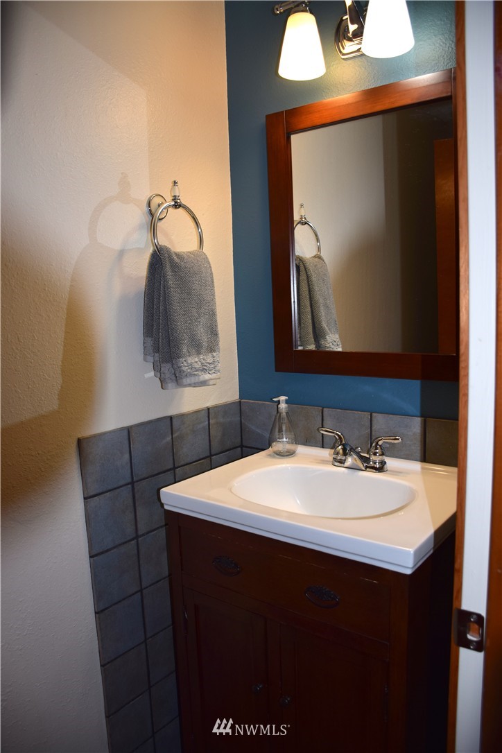8835 Midvale Avenue North Seattle, WA 98103 - Photo 6 of 24