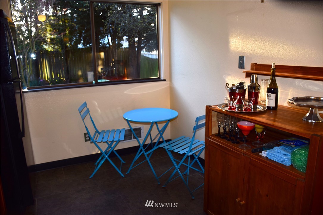 8835 Midvale Avenue North Seattle, WA 98103 - Photo 7 of 24