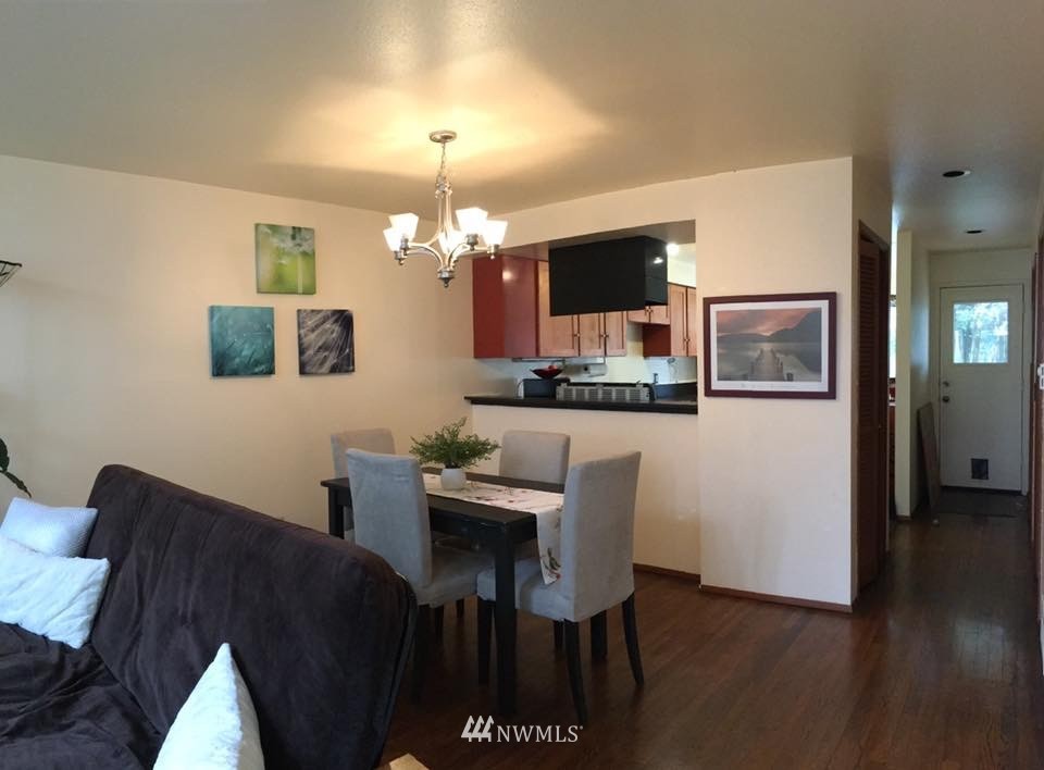 8835 Midvale Avenue North Seattle, WA 98103 - Photo 10 of 24