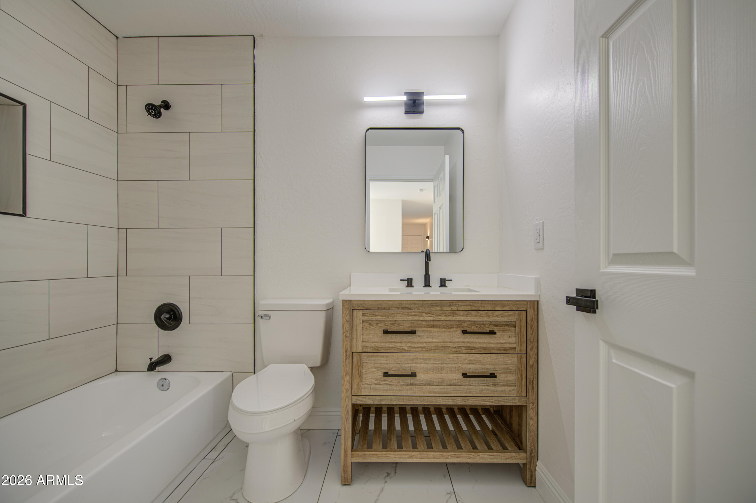 2302 East Alta Vista Road Phoenix, AZ 85042 - Photo 14 of 28 Bathroom 2-pic 1