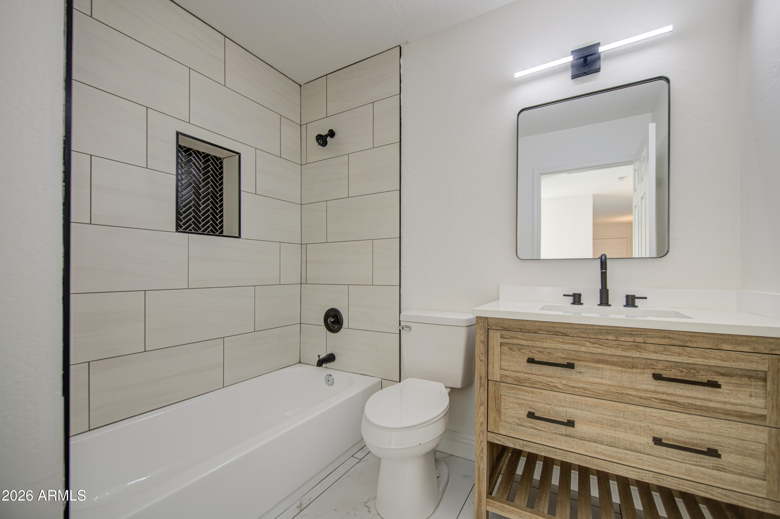 2302 East Alta Vista Road Phoenix, AZ 85042 - Photo 15 of 28 Bathroom 2-pic 2