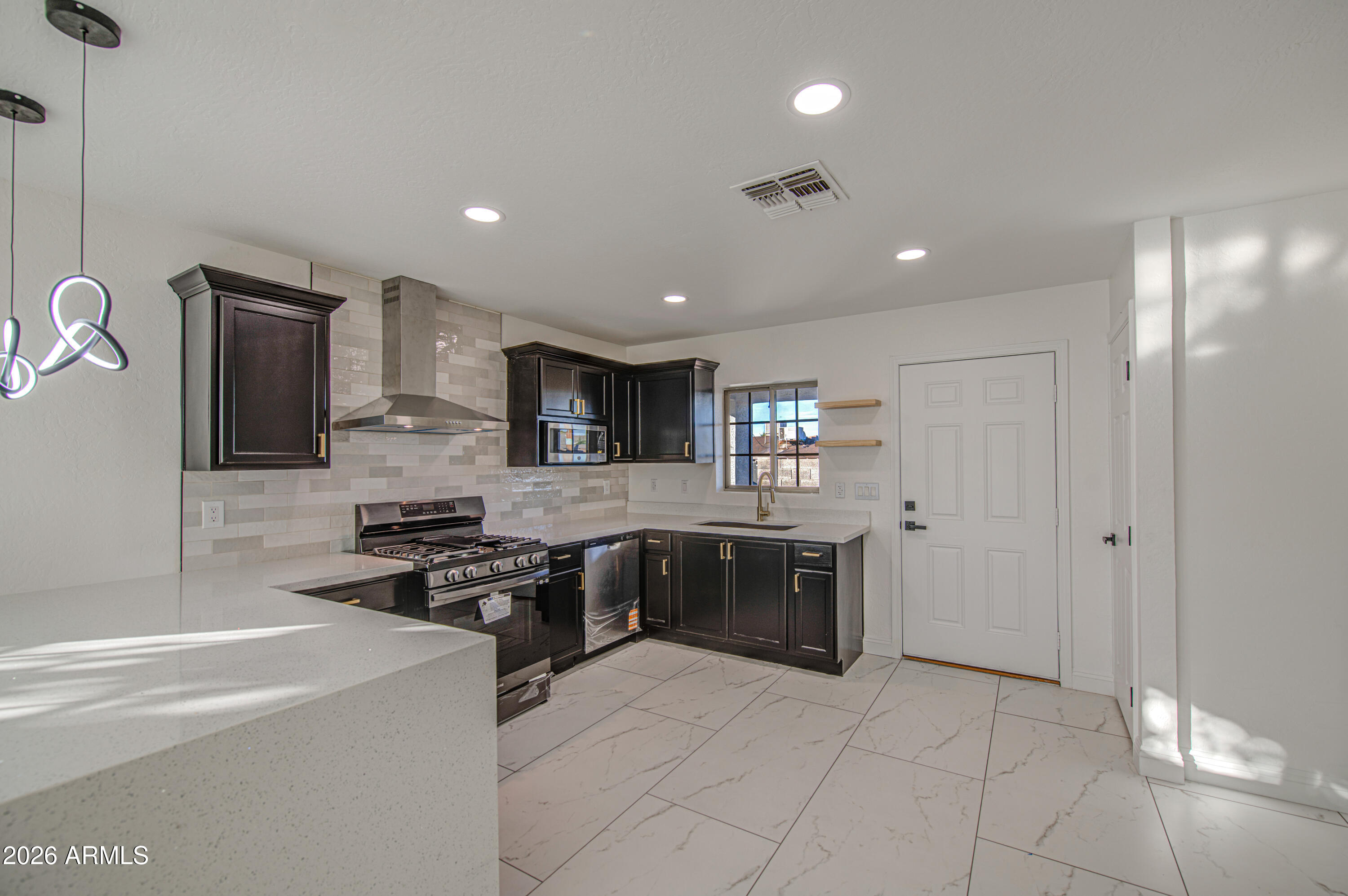 2302 East Alta Vista Road Phoenix, AZ 85042 - Photo 4 of 28 Kitchen 1