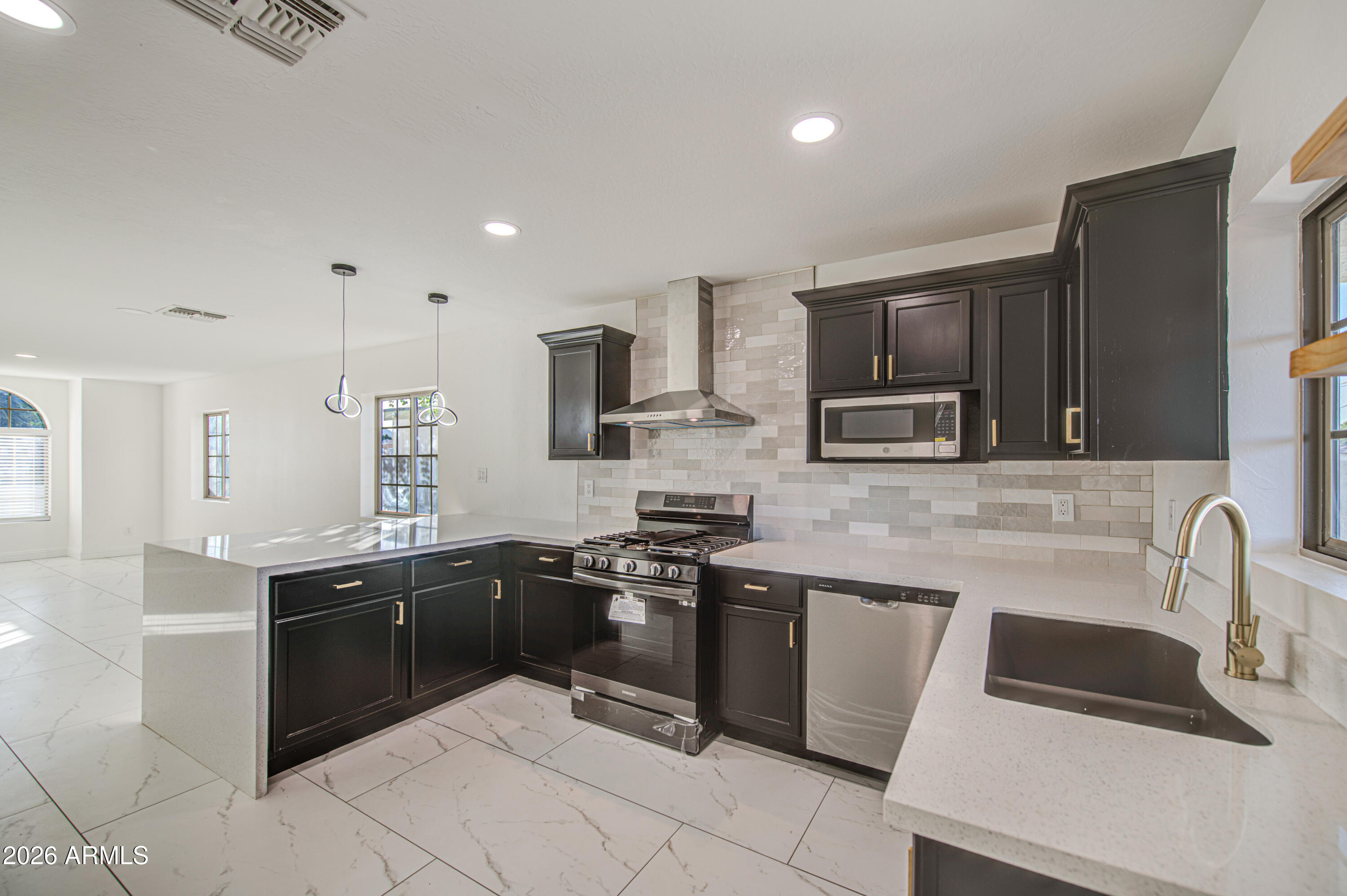 2302 East Alta Vista Road Phoenix, AZ 85042 - Photo 6 of 28 Kitchen 3
