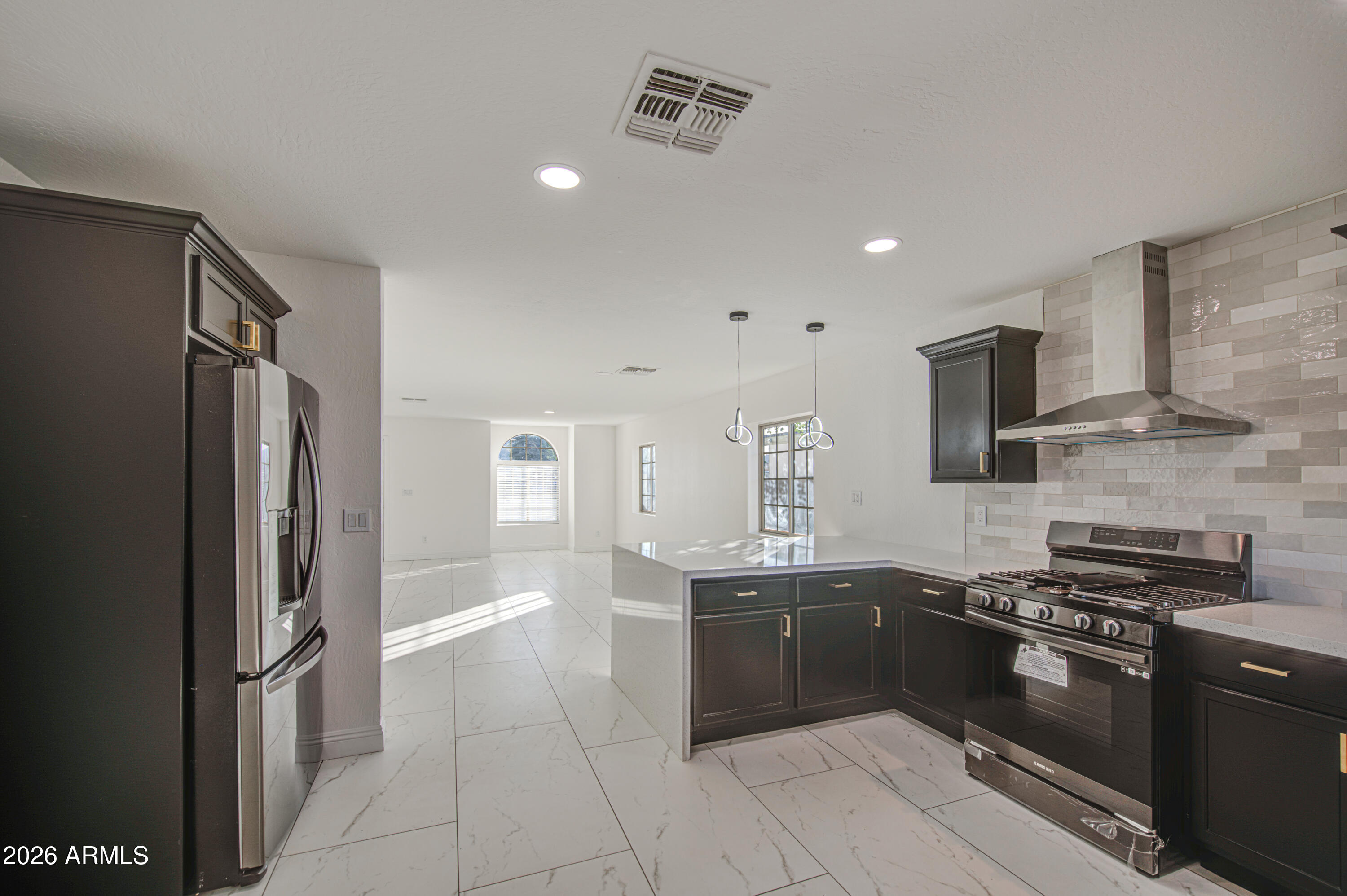 2302 East Alta Vista Road Phoenix, AZ 85042 - Photo 8 of 28 Kitchen 5
