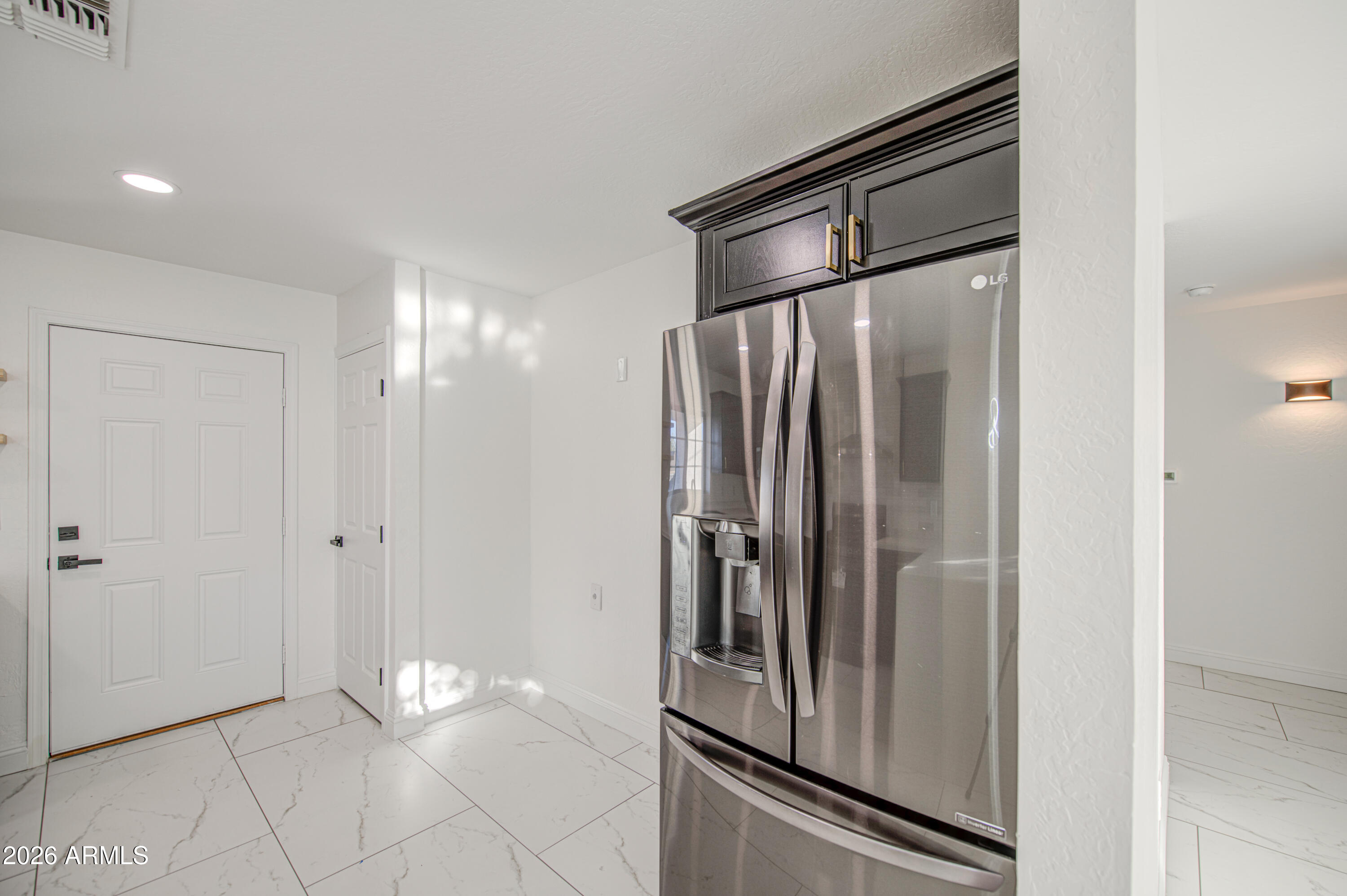 2302 East Alta Vista Road Phoenix, AZ 85042 - Photo 9 of 28 Kitchen 6