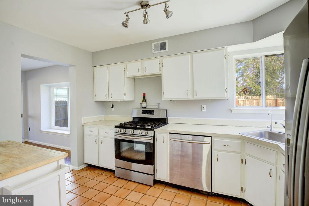 9 Allison Road East Windsor, NJ 08520 - Photo 11 of 35