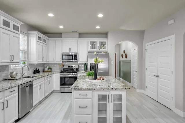 $497,000 | 10 Canterborough Place, Tomball, TX 77375