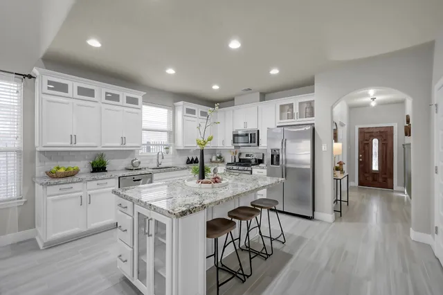 $497,000 | 10 Canterborough Place, Tomball, TX 77375