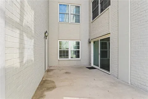 $453,000 | 1750 St Charles Avenue, Unit 202, New Orleans, LA 70130