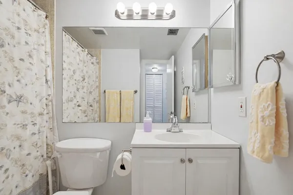 $210,000 | 119 Lake Pine Circle, Unit C2, Greenacres, FL 33463