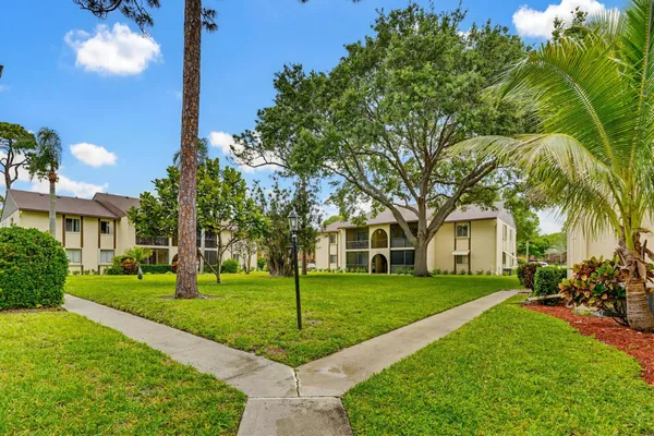 $210,000 | 119 Lake Pine Circle, Unit C2, Greenacres, FL 33463