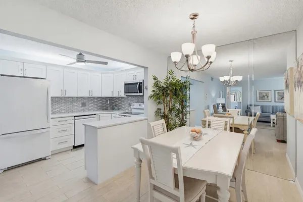 $210,000 | 119 Lake Pine Circle, Unit C2, Greenacres, FL 33463