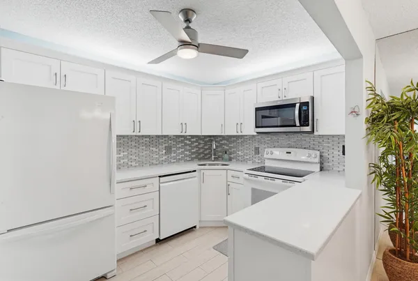 $210,000 | 119 Lake Pine Circle, Unit C2, Greenacres, FL 33463