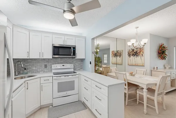 $210,000 | 119 Lake Pine Circle, Unit C2, Greenacres, FL 33463