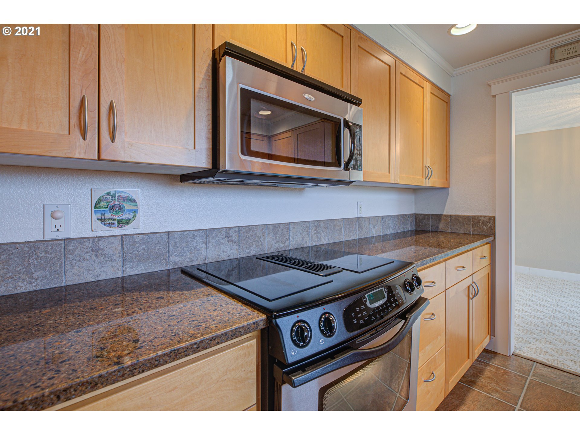 22900 South Haines Road Canby, OR 97013 - Photo 11 of 31 a kitchen with granite countertop a stove top oven microwave and cabinets