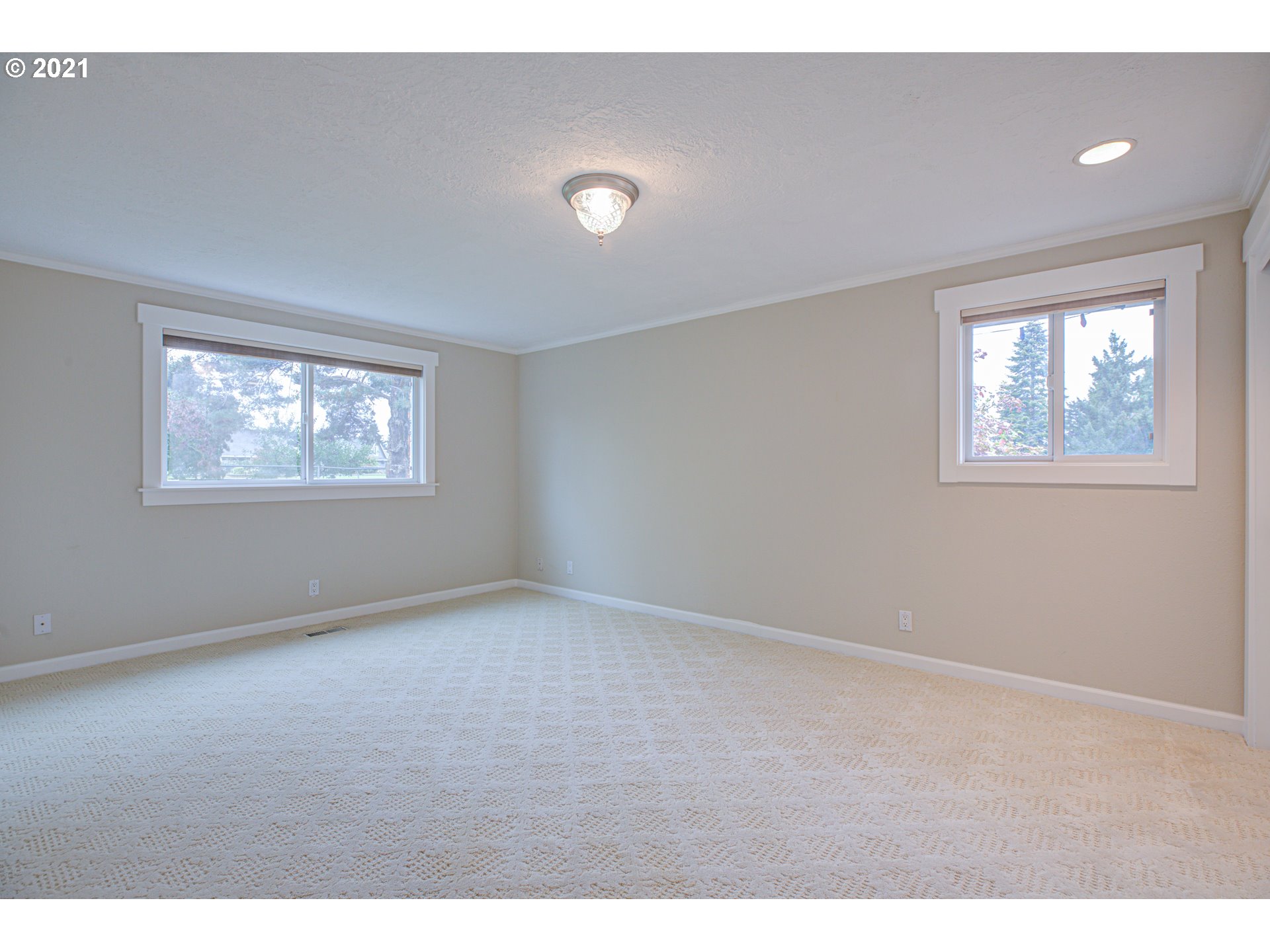 22900 South Haines Road Canby, OR 97013 - Photo 19 of 31 a view of an empty room with a window