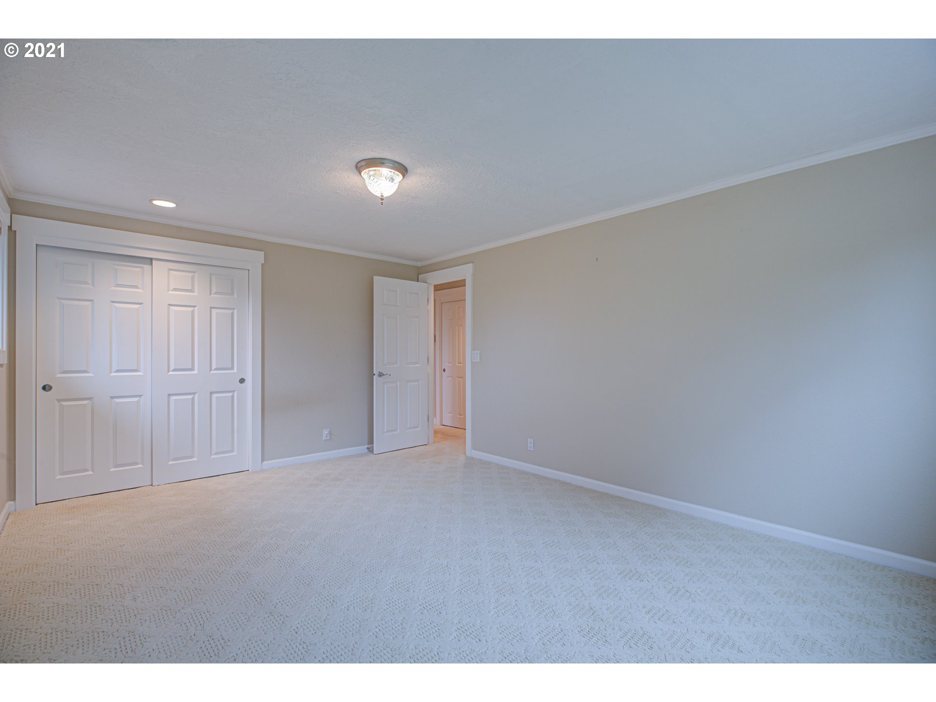 22900 South Haines Road Canby, OR 97013 - Photo 20 of 31 a view of an empty room