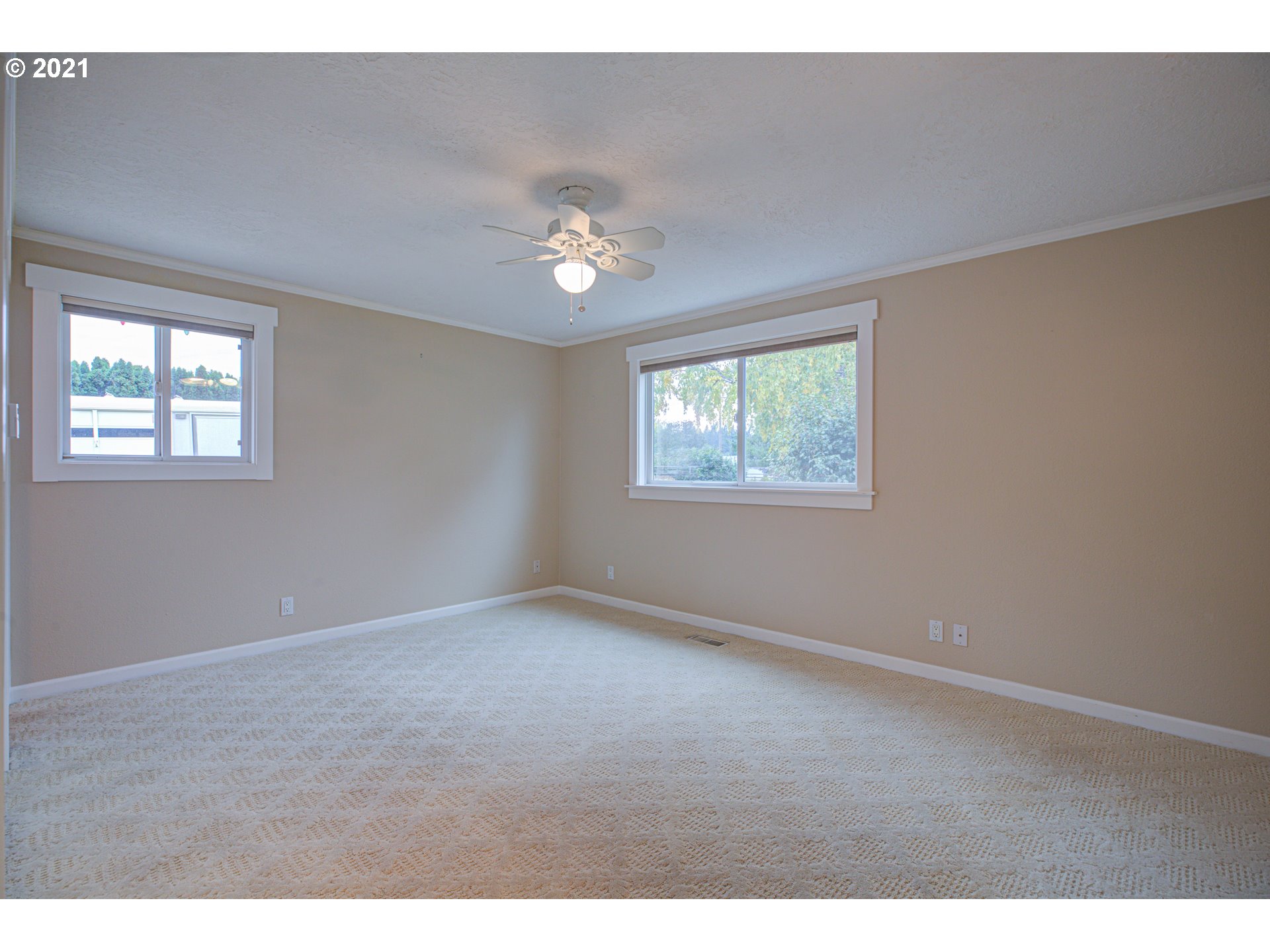 22900 South Haines Road Canby, OR 97013 - Photo 21 of 31 a view of empty room with windows