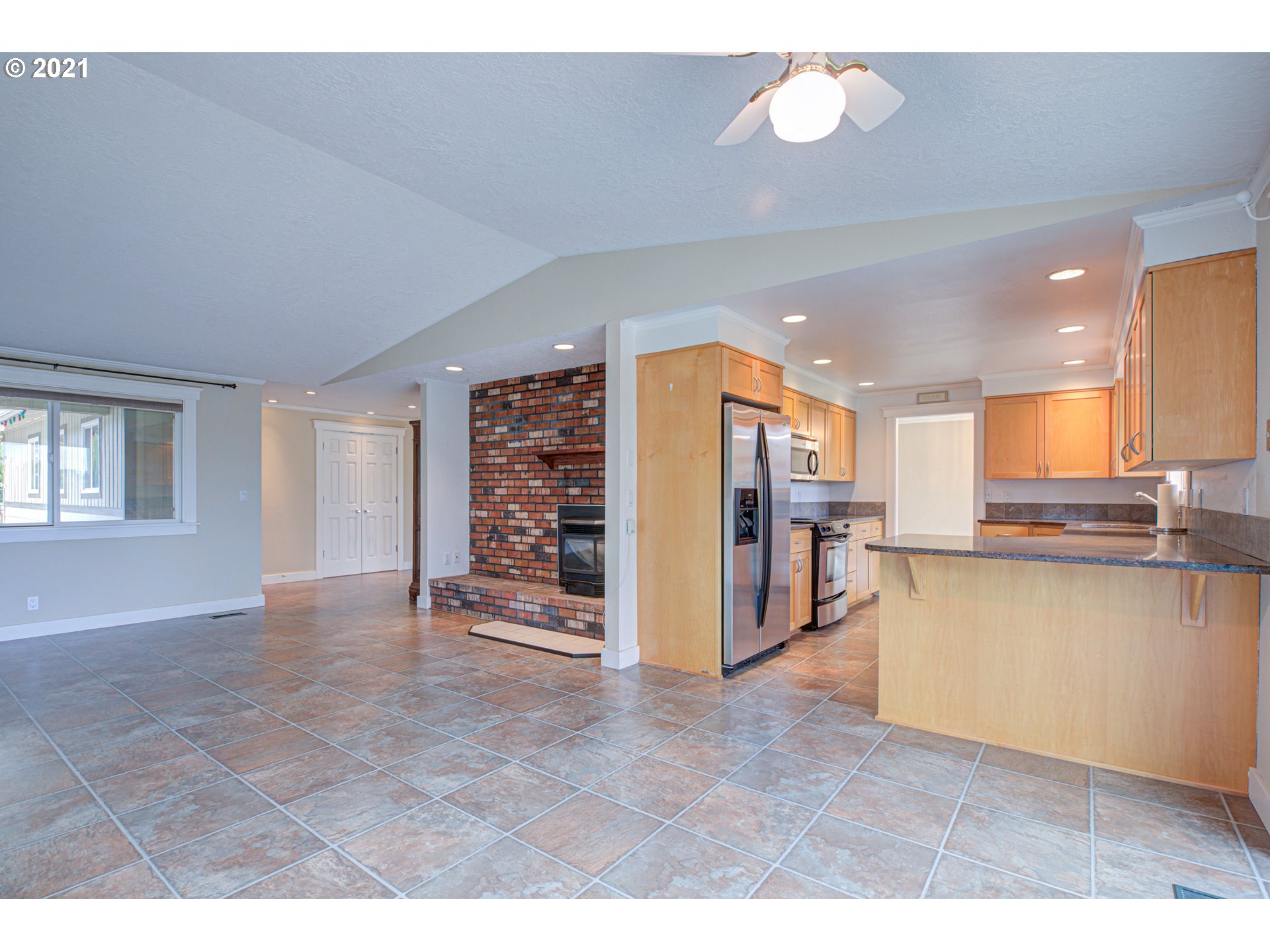 22900 South Haines Road Canby, OR 97013 - Photo 6 of 31 a view of kitchen with refrigerator and window