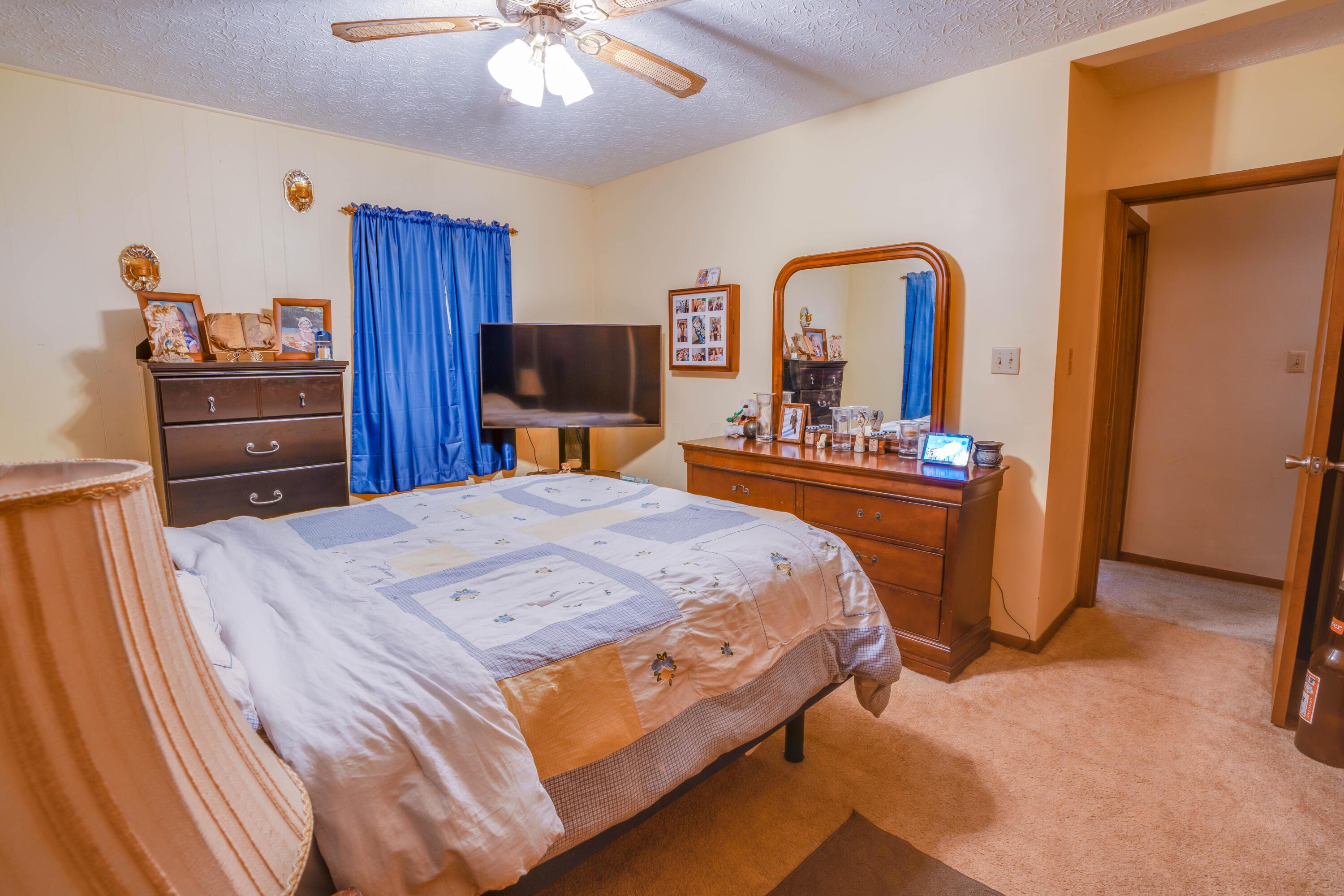 3604 South Hamilton Road Columbus, OH 43232 - Photo 5 of 24 Primary Suite