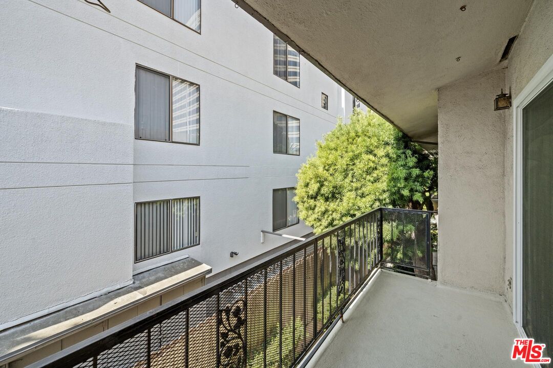 1236 McClellan Drive Los Angeles, CA 90025 - Photo 9 of 13 a view of balcony