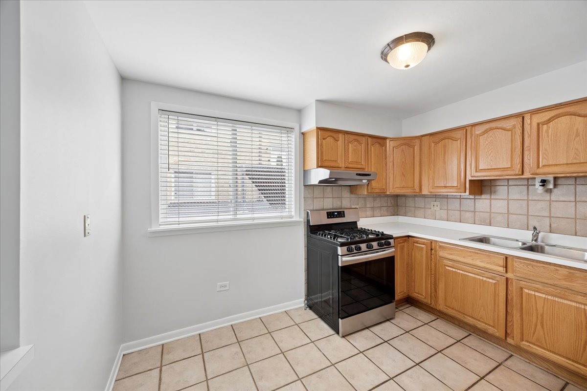 255 East Burlington Street, Unit 1 Riverside, IL 60546 - Photo 12 of 17