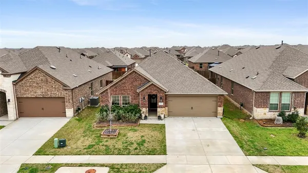 $349,999 | 11028 Los Alamos Drive, Aubrey, TX 76227