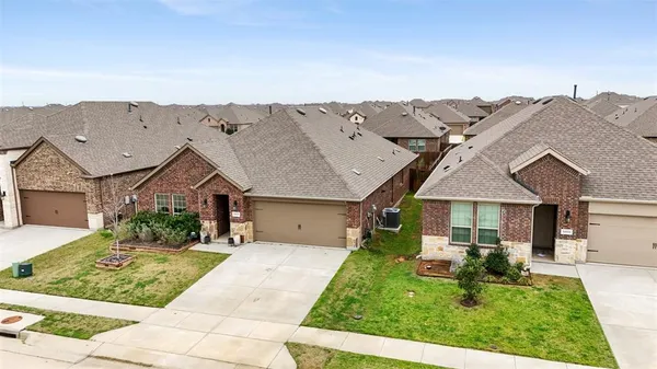 $349,999 | 11028 Los Alamos Drive, Aubrey, TX 76227