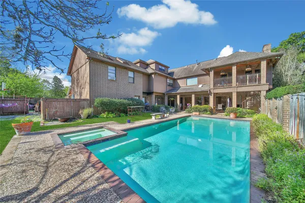 $2,800,000 | 248 Bryn Mawr Circle, Hunters Creek Village, TX 77024