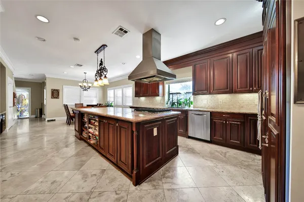 $2,800,000 | 248 Bryn Mawr Circle, Hunters Creek Village, TX 77024