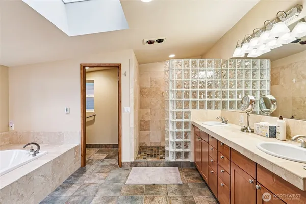 $1,690,000 | 17340 Golden View Avenue, La Conner, WA 98257