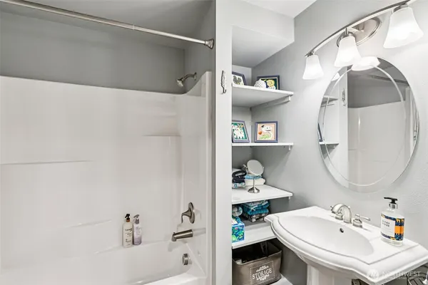 $1,690,000 | 17340 Golden View Avenue, La Conner, WA 98257