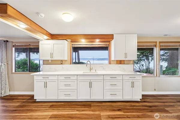 $1,690,000 | 17340 Golden View Avenue, La Conner, WA 98257