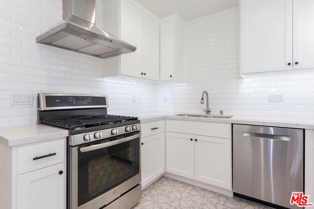 10845 Jefferson Boulevard Culver City, CA 90230 - Photo 18 of 48 a view of an empty room