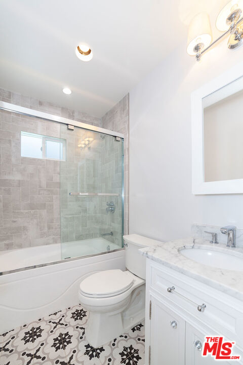 10845 Jefferson Boulevard Culver City, CA 90230 - Photo 28 of 48 wooden floor in an empty room
