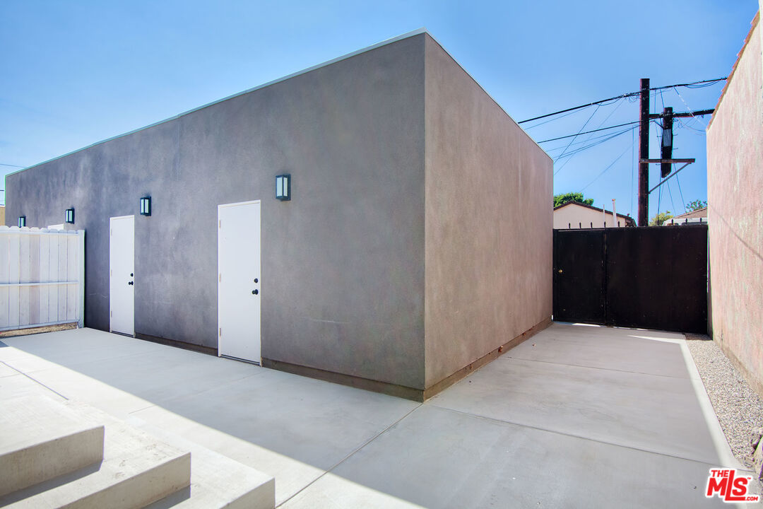 10845 Jefferson Boulevard Culver City, CA 90230 - Photo 34 of 48 a view of balcony