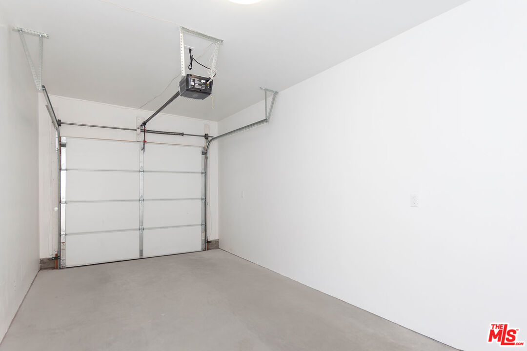 10845 Jefferson Boulevard Culver City, CA 90230 - Photo 36 of 48 a view of small space