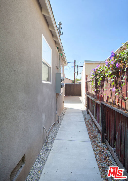 10845 Jefferson Boulevard Culver City, CA 90230 - Photo 38 of 48 a view of balcony