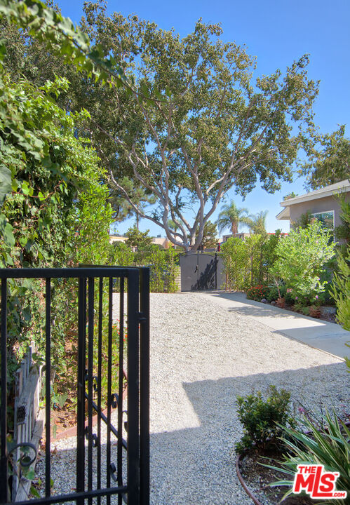 10845 Jefferson Boulevard Culver City, CA 90230 - Photo 39 of 48 a street view from balcony